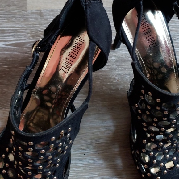 🌺🦋Black heels 4 high🦋🌺 - Picture 2 of 4